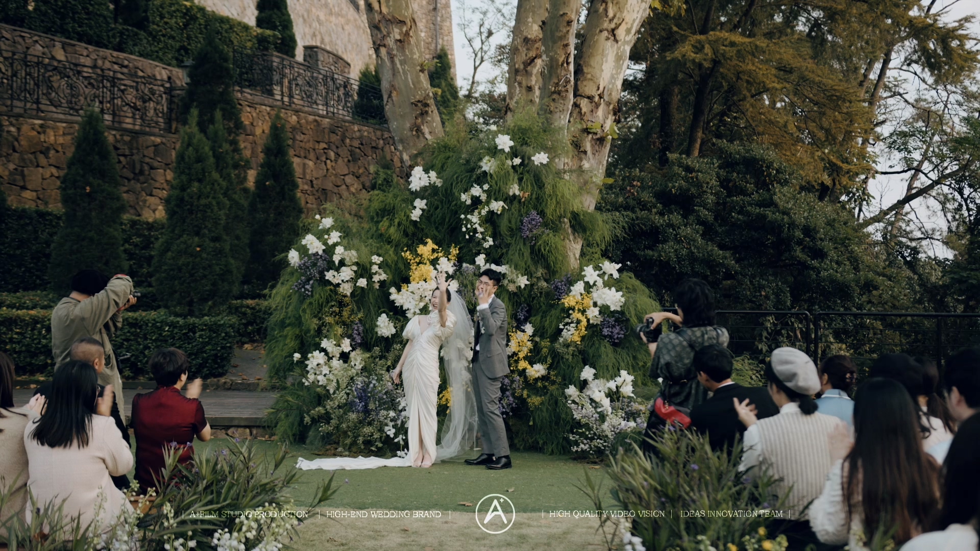 裸心堡婚礼的轻松氛围感