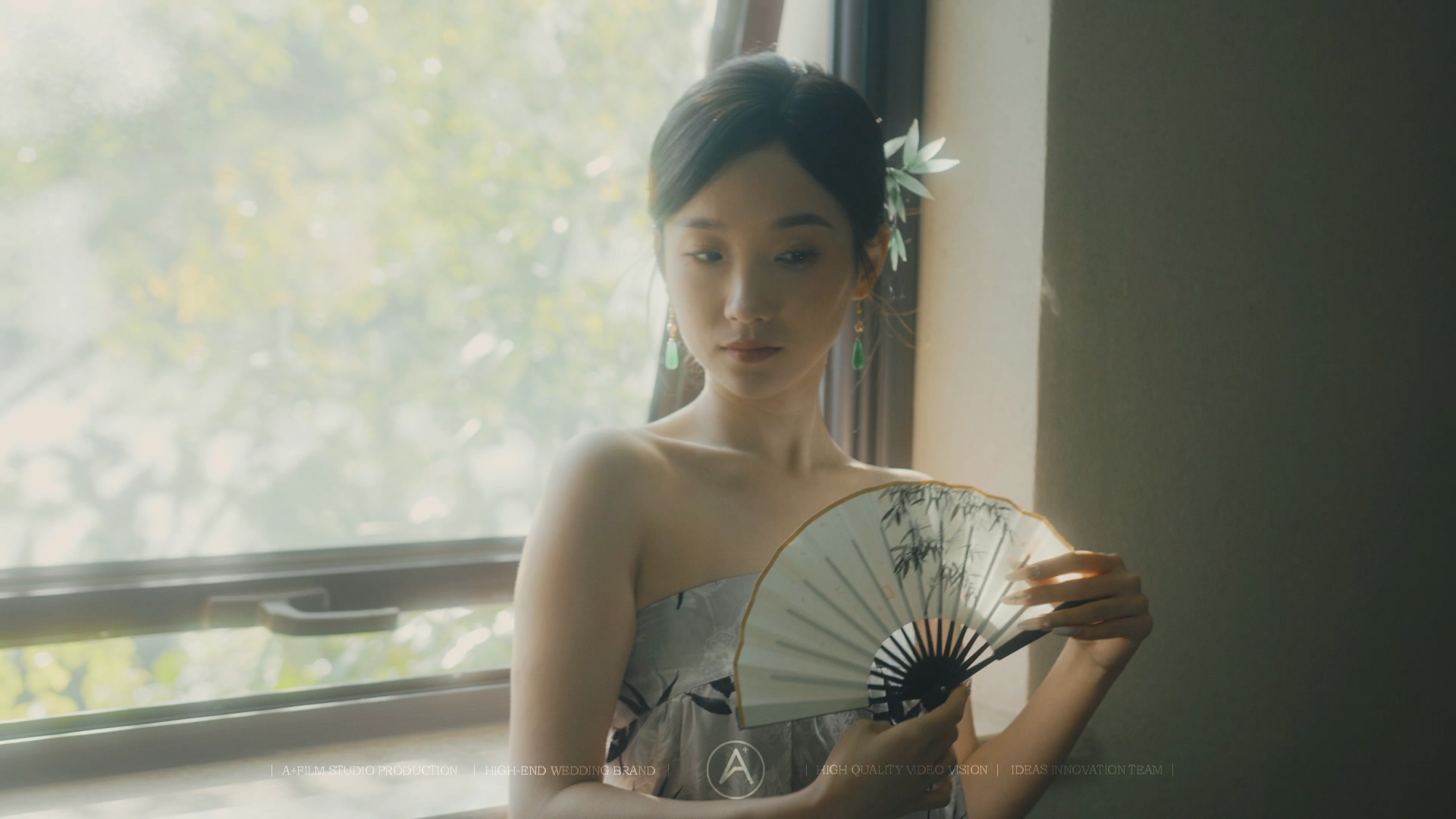 给你光辉灿烂的自由 和阳光一样包容的爱